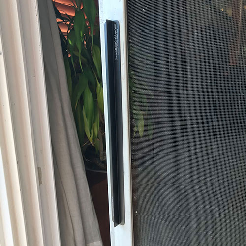 Screen Door Grabber in Black